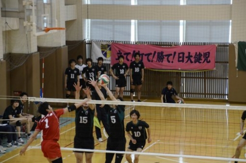 本学男子、8位で全日程終わる …関東大学バレーボール春季リーグ